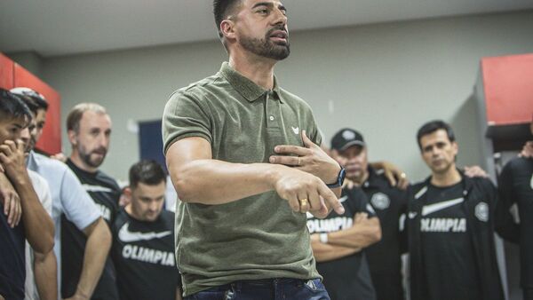 "Muertos están, pero salieron victoriosos una vez más", la arenga de Cáceres a sus jugadores