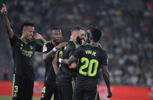 El Real Madrid no perdona al Elche y sigue en lo más alto de LaLiga