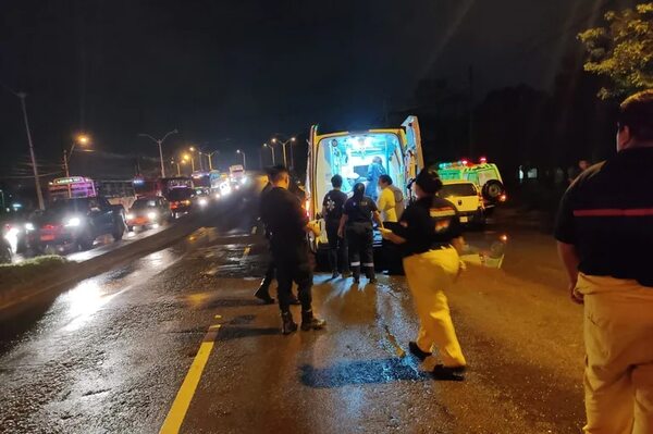 Motociclista queda en grave estado tras accidentes sobre viaducto Semidei - Policiales - ABC Color