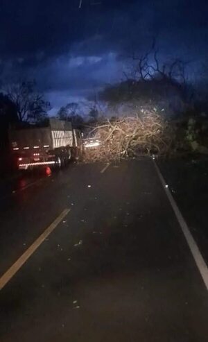 San Pedro: temporal destroza casas y deja sin comunicación a varias zonas - Nacionales - ABC Color