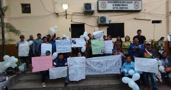 La Nación / Familiares del joven asesinado en J. Augusto Saldívar exigen justicia