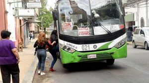 Larga espera de buses es efecto de "la falta de planificación del VMT"
