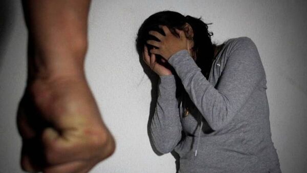 Celoso casi ahorcó a su esposa por recibir víveres de su ex