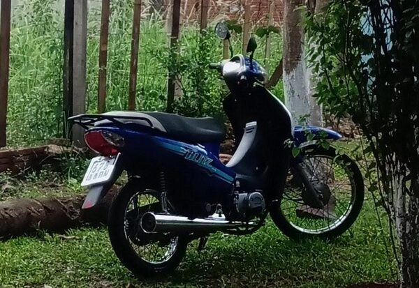 Hurtan motocicleta del corredor de vivienda