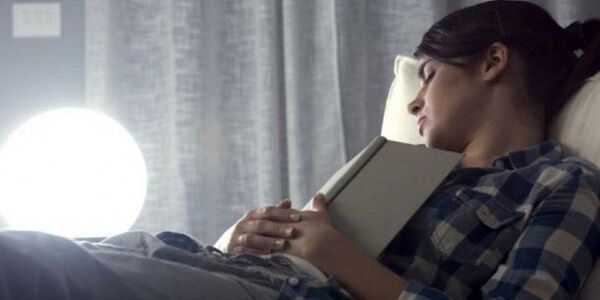 Dormir 5 horas o menos a los 50 eleva riesgo de enfermedades crónicas