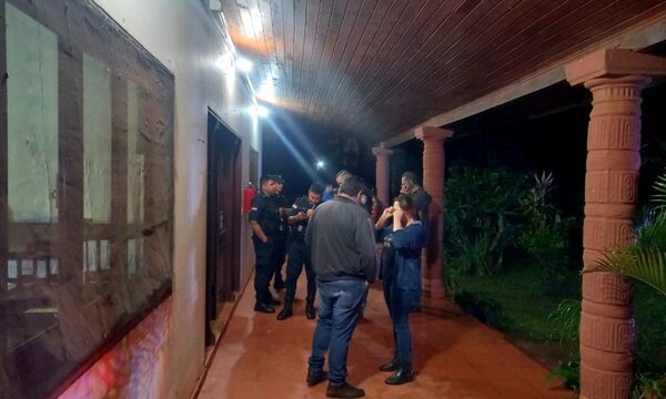 Maniatan a familia para robar vehículo, joyas, celulares y desmalezadoras