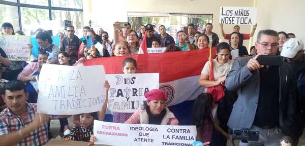 En el Alto Paraná hoy se movilizan contra la Transformación Educativa - La Clave