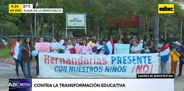 Padres marchan contra la Transformación Educativa en la capital