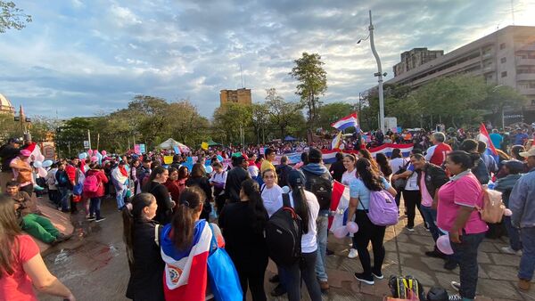 Padres marchan contra supuesta ideología de género en Plan de Transformación Educativa