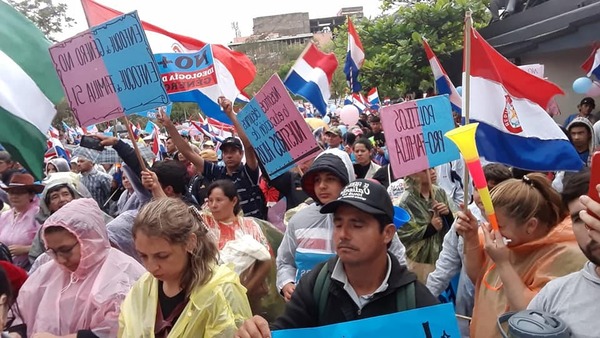 Organizaciones “provida” y “profamilia” marchan contra el plan de transformación educativa - trece