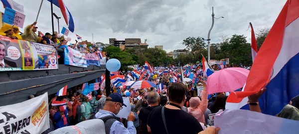 Grupos “provida” y “profamilia” se movilizan en contra del plan de transformación educativa - Unicanal