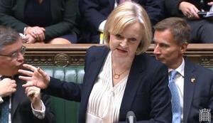 Renunció Liz Truss como primera ministra de Gran Bretaña apenas 44 días después de asumir - .::Agencia IP::.