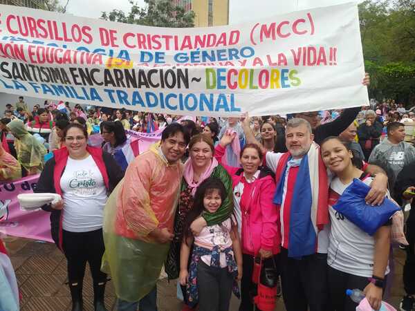 Padres se movilizan contra la Transformación Educativa en la capital
