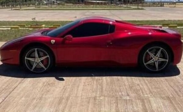Brasileño desaparece con Ferrari con matrícula paraguaya