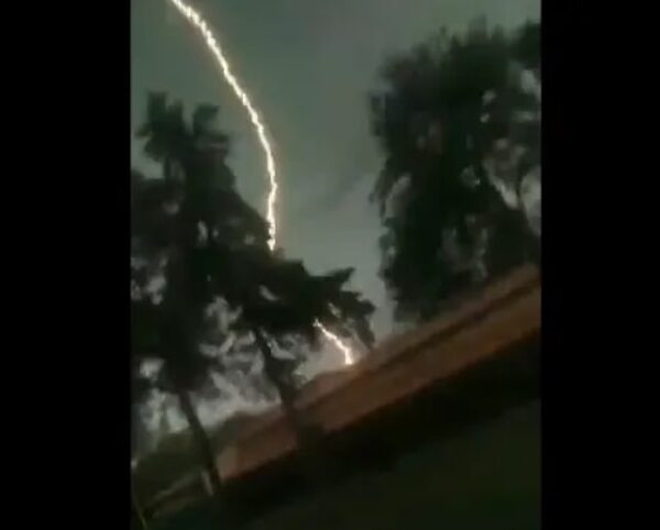 Impactante rayo ocasiona un gran susto dentro de predio militar - Nacionales - ABC Color