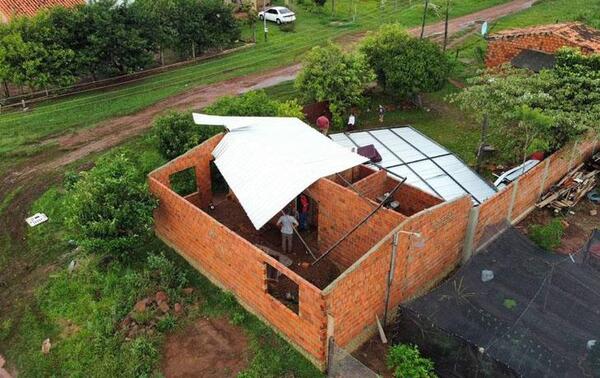 Al menos 50 viviendas destechadas dejó temporal en Misiones – Prensa 5