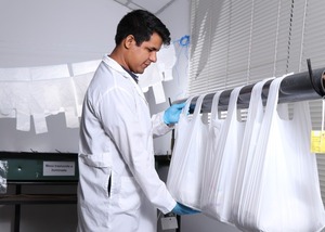 INTN verifica cumplimiento de características exigidas para bolsas de plástico reutilizables - .::Agencia IP::.
