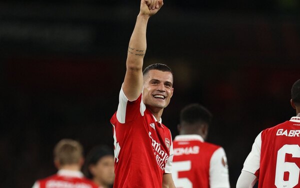 Arsenal derrota al PSV y mantiene su marcha perfecta en la Europa League