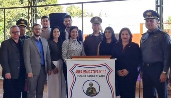 Jueza de Faltas de la Patrulla Caminera del Canindeyu, distinguida por su labor en defensa los jóvenes estudiantes - Noticiero Paraguay