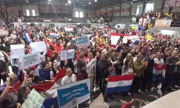 Multitudinaria manifestación en el Este revitaliza los valores de la Familia