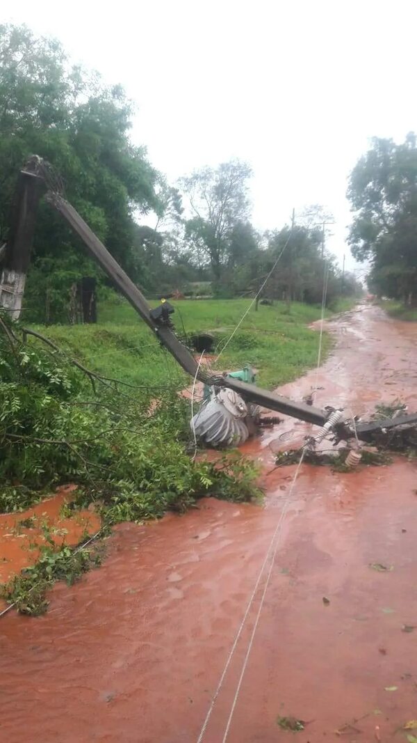 Lluvia continua en San Pedro entorpece trabajo de reposición de la electricidad - Economía - ABC Color