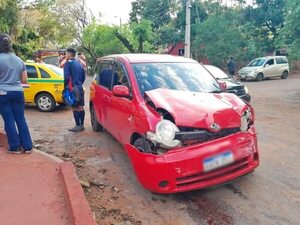 Menor al volante protagoniza accidente en Ypané - Nacionales - ABC Color