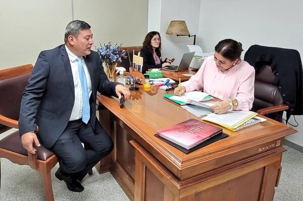 Se presenta primer aspirante al cargo de fiscal general del Estado - ADN Digital