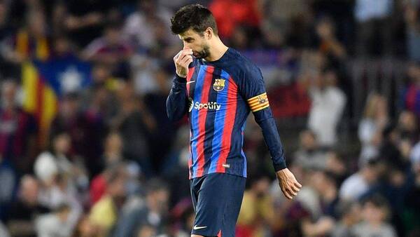 Crónica / Piqué ligó pitada monumental de los hinchas del Barcelona