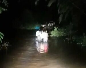 Concepción: arroyo desborda y deja parcialmente aislado a San Carlos del Apa  - Nacionales - ABC Color