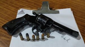 Detenidos por circular en moto con un arma de fuego y sin licencia - Policiales - ABC Color