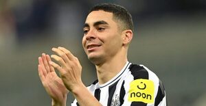 El DT del Newcastle United elogió el gran momento de Miguel Almirón