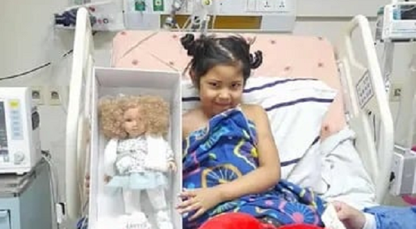 Operación de Anita fue un éxito: “Impresionante la fuerza que tiene”, relata la madre de la pequeña - Noticiero Paraguay