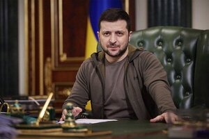 Zelenski: Rusia quiere destruir la presa de Kajovka