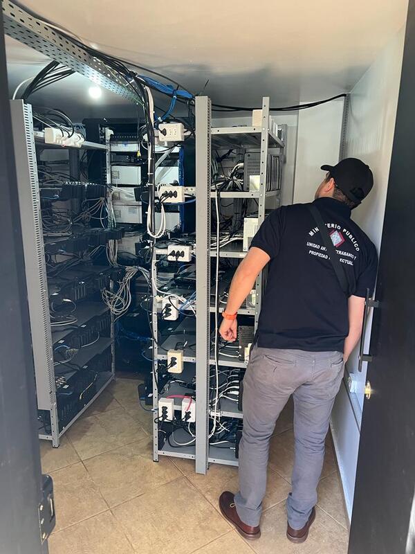 Fiscalía especializada pidió prisión para comerciante “pirata” de señales - La Clave