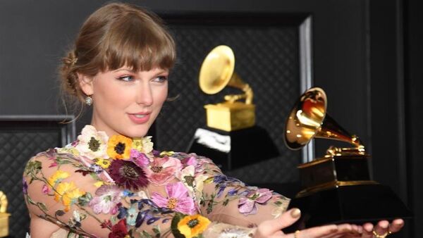 Taylor Swift vuelve al pop en sus noches de desvelo