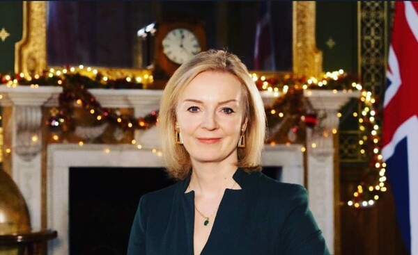 Renuncia Liz Truss, la primera ministra británica, tras solo 45 días en el poder - Revista PLUS