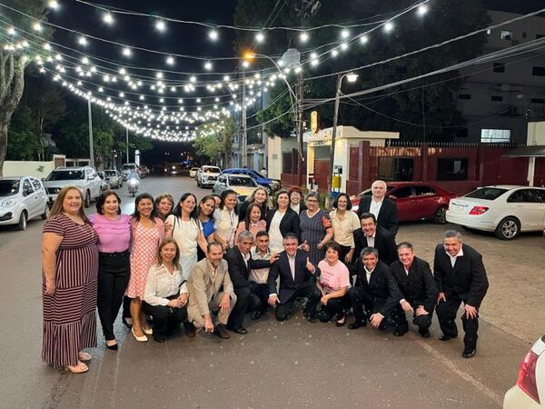 Emotivo reencuentro de exalumnos del CRE Promo 82