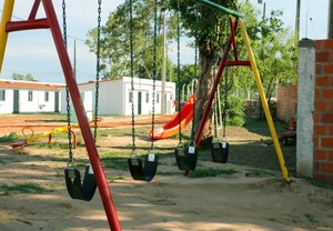 MOPC adjudicó a empresa las labores complementarias a realizarse en barrio temporal ex RI 14 - .::Agencia IP::.