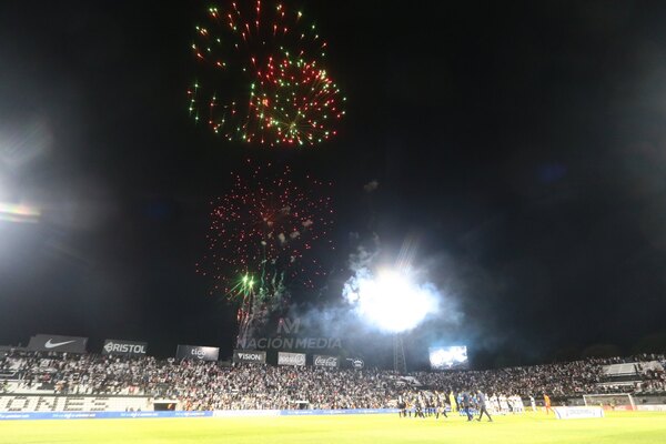 Motivados, hinchas de Olimpia agotan sectores para el partido ante General Caballero