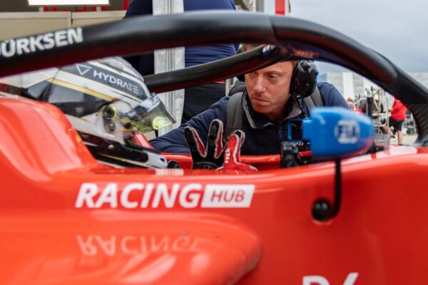 Duerksen ajusta detalles en los test en Mugello