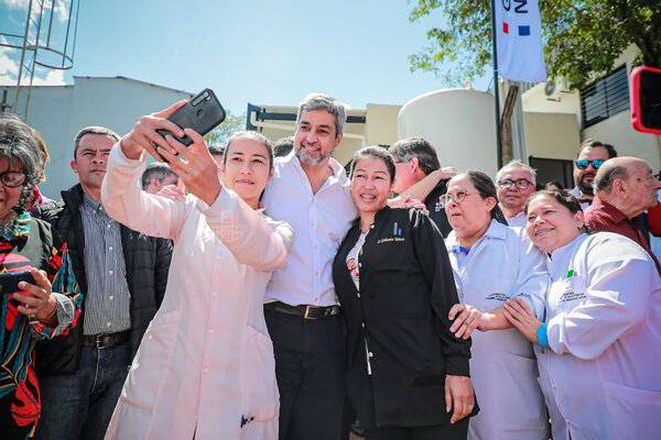 Alto Paraná recibe maquinarias agrícolas, puestos de salud, viviendas y títulos de propiedad - .::Agencia IP::.