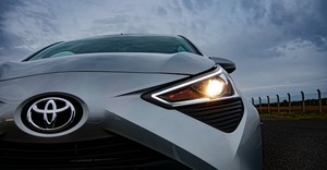 Toyota estima que no logrará objetivo fiscal de producción por falta de chips - Revista PLUS