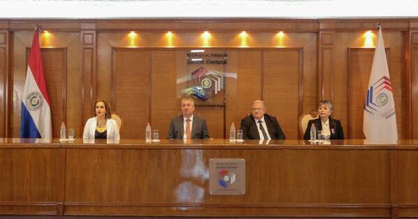 La Nación / Desde el TSJE imparten curso de actualización electoral