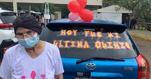 La Nación / Superó al cáncer: doña Ricarda celebró su última sesión de quimioterapia rodeada de su familia