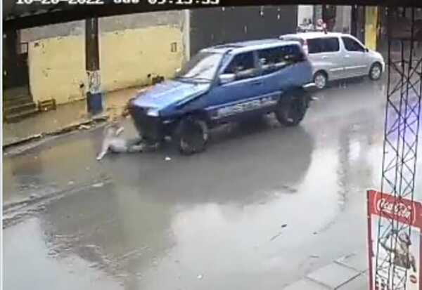 (VIDEO)Atropellan a una niña al cruzar la calle