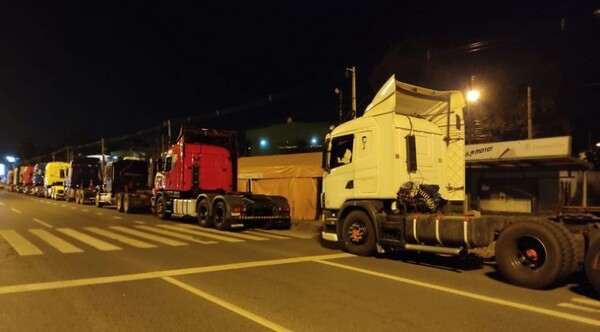 Camioneros evalúan medidas contra suba en los combustibles | 1000 Noticias