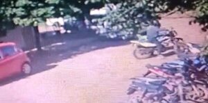 A plena luz del día roban motocicleta de una docente frente de un colegio de Carapeguá - Policiales - ABC Color