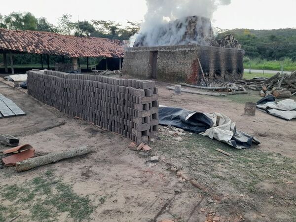 Oleros cuestionan a Abdo por priorizar la construcción de asfalto y dejar de lado las viviendas sociales - ADN Digital