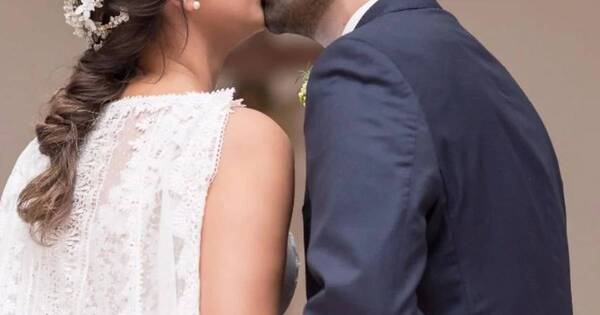 La Nación / Toto González y Nati Sánchez celebran su boda de madera
