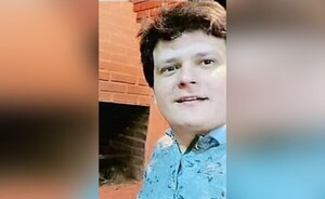 Joven que agredió brutalmente a un anciano sigue prófugo